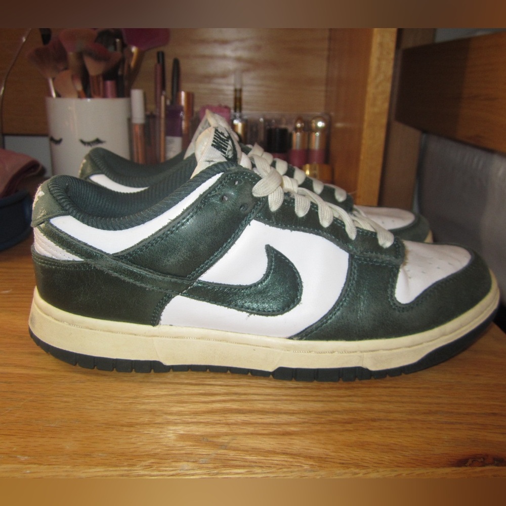 WOMENS DUNK LOW “VINTAGE GREEN”